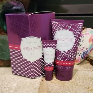 *NEW* Mary Kay Gift Set - Berry & Cream
